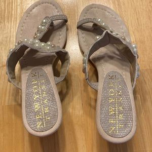 Wedge sandal, size 6, medium